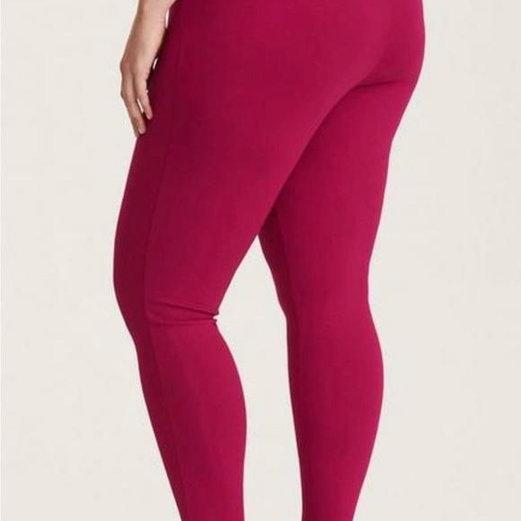 Torrid Size 2 NWOT Fuchsia Cropped Slim Fit Pixie Pants - Picture 3 of 8